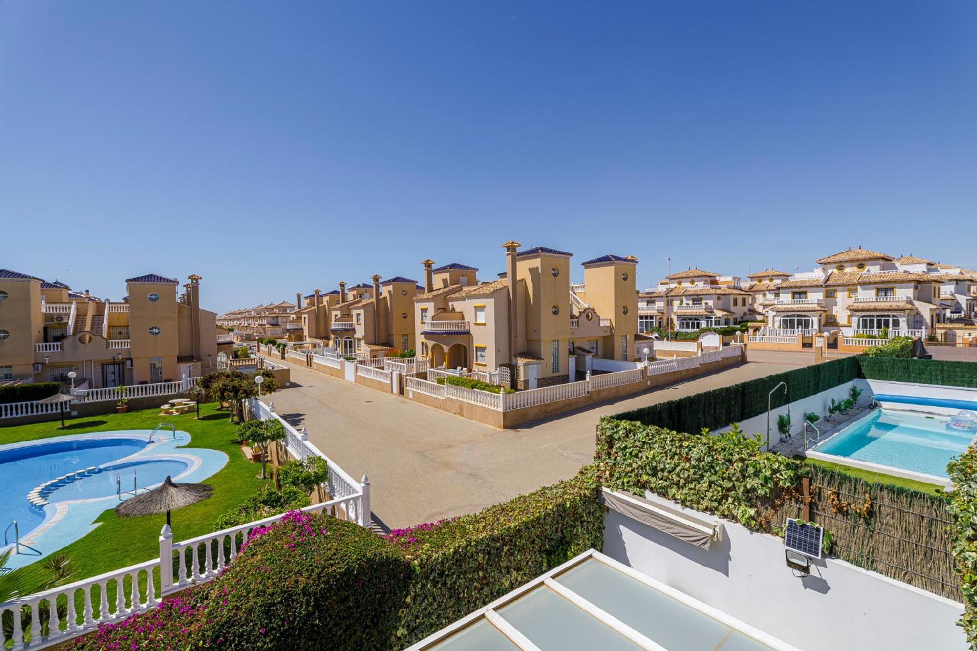 Luxe Met Verwarmd Prive Zwembad - Cabo Roig Villa